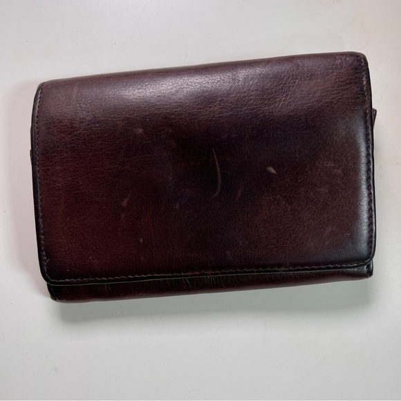 FOSSIL BI-FOLD VINTAGE WALLET. ID Slot + 4 card slots. 5 slip pockets. 2zipper - Picture 6 of 6